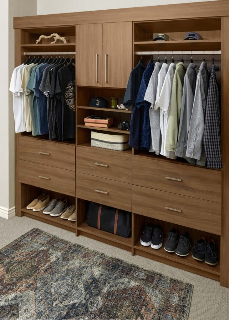 Floor-mounted closet system